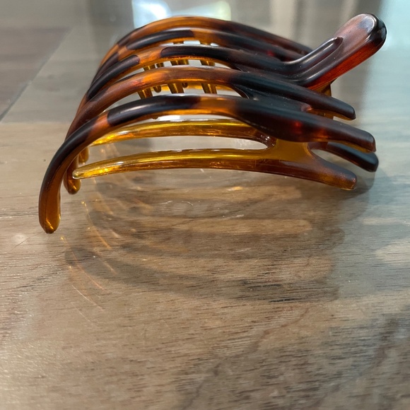 New Bear Claw Hair Clip - Picture 3 of 7